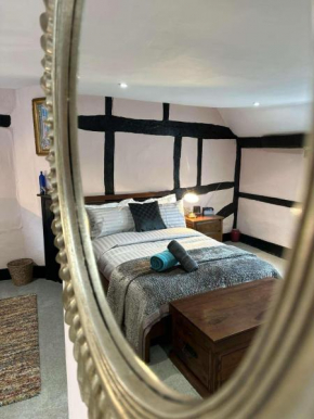 Bishopric Cottage 2 Bedroom Cottage In Horsham Built In 1667